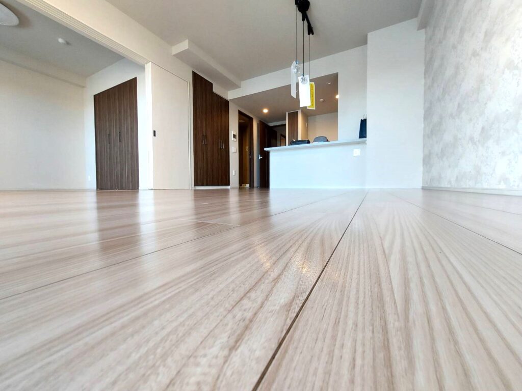 犬が滑りにくいわんスマイルコート施工後のフローリング
