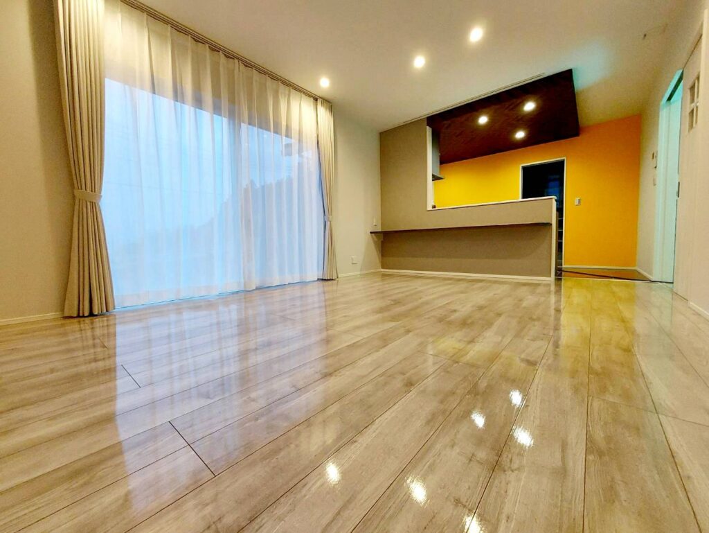 東北エリアの新築住宅でわんちゃんと暮らす室内フローリング