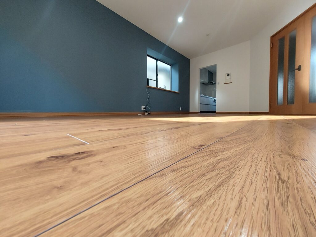 フロアタイル専用コーティング施工後の床