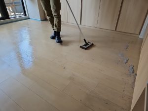 アップライフのワックス剥離清掃