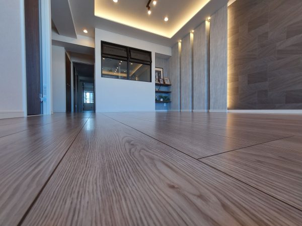 フロアコーティングで傷や汚れから守られた新築マンションの床