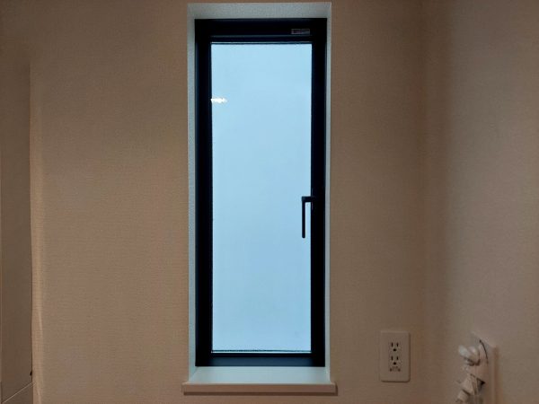 施工前後の様子（Before／After）
千葉県市川市大和田の新築戸建に、網戸取付の施工をさせていただきました。