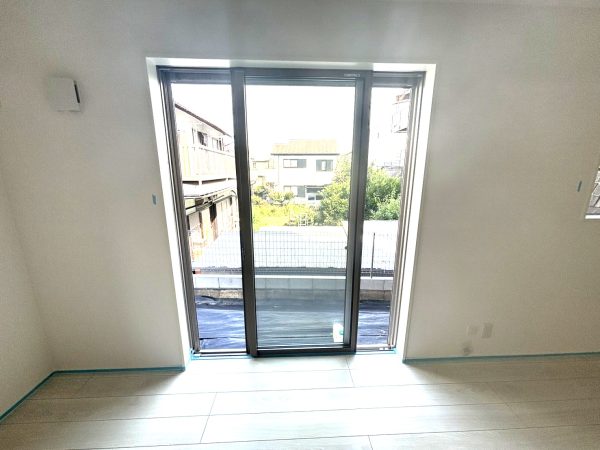 神奈川県座間市立野台の新築戸建に、カーテンレールの施工をさせていただきました。