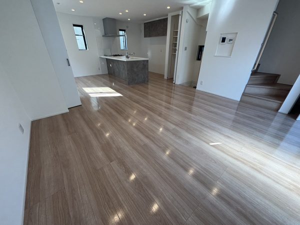 シニア犬が安心して歩ける滑りにくいフロアコーティング わんスマイルコート