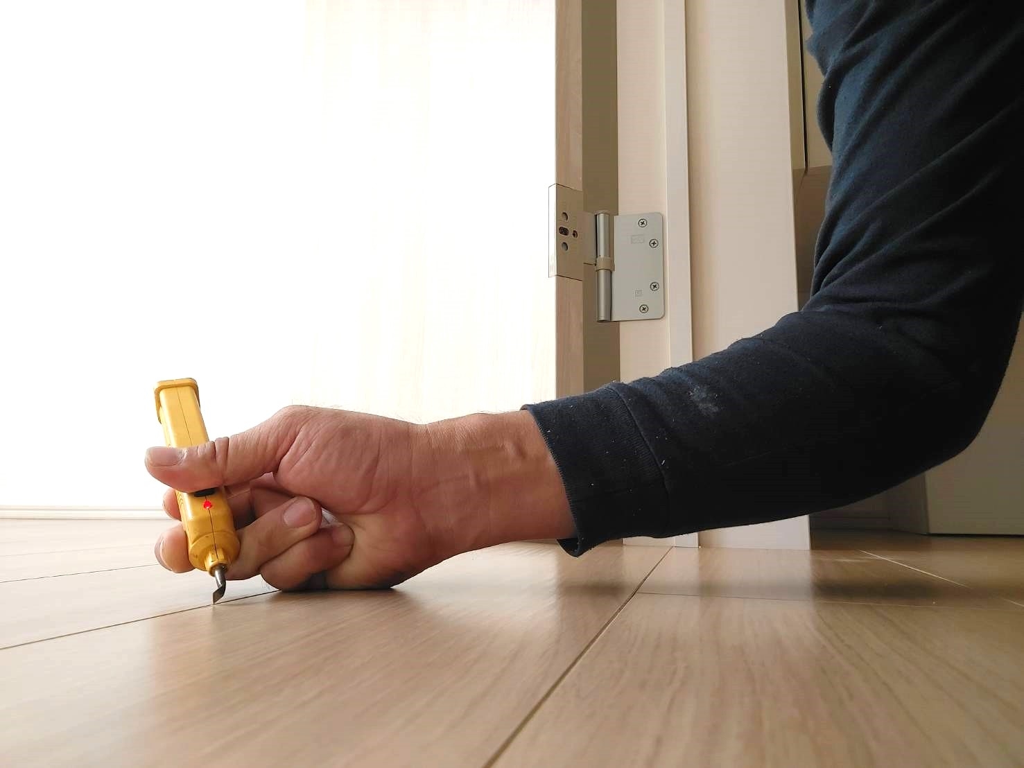 引っ越し時の荷物搬入や、お子様・ペットの生活などによる万が一のキズ・剥がれも保証対象になるケースがあります。フロアコーティングならアップライフにお任せ。