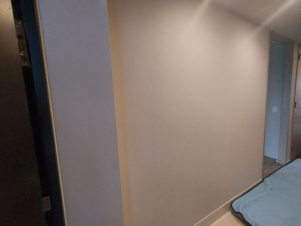 新築マンションプラウド横浜新子安の玄関のエコカラット施工前