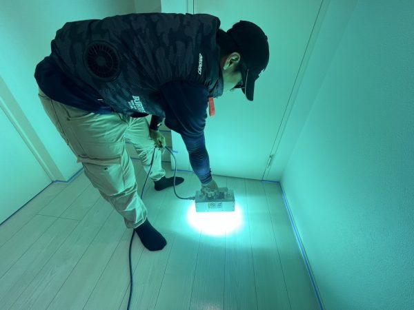 UV特殊施工で硬化後すぐに歩行が可能、入居前はもちろん、入居中でも家具移動を工夫しながら施工可能です。