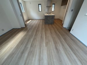 フロアコーティング前の新築の綺麗な床