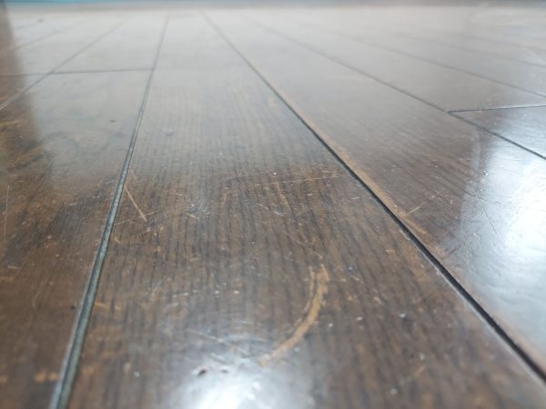 宮城県塩釜市藤倉 ワックスによる汚れ フロアコーティング 施工前の様子