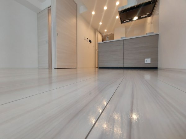 
微光沢な仕上がりでナチュラルな風合いを保ちながら愛犬にも優しい仕上がりになります。