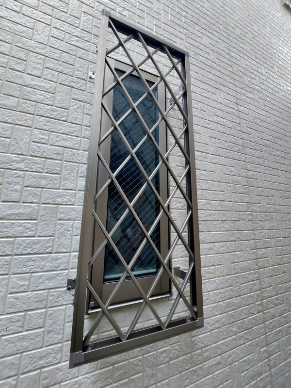 面格子取付後の窓|防犯性とプライバシーを高めた施工例