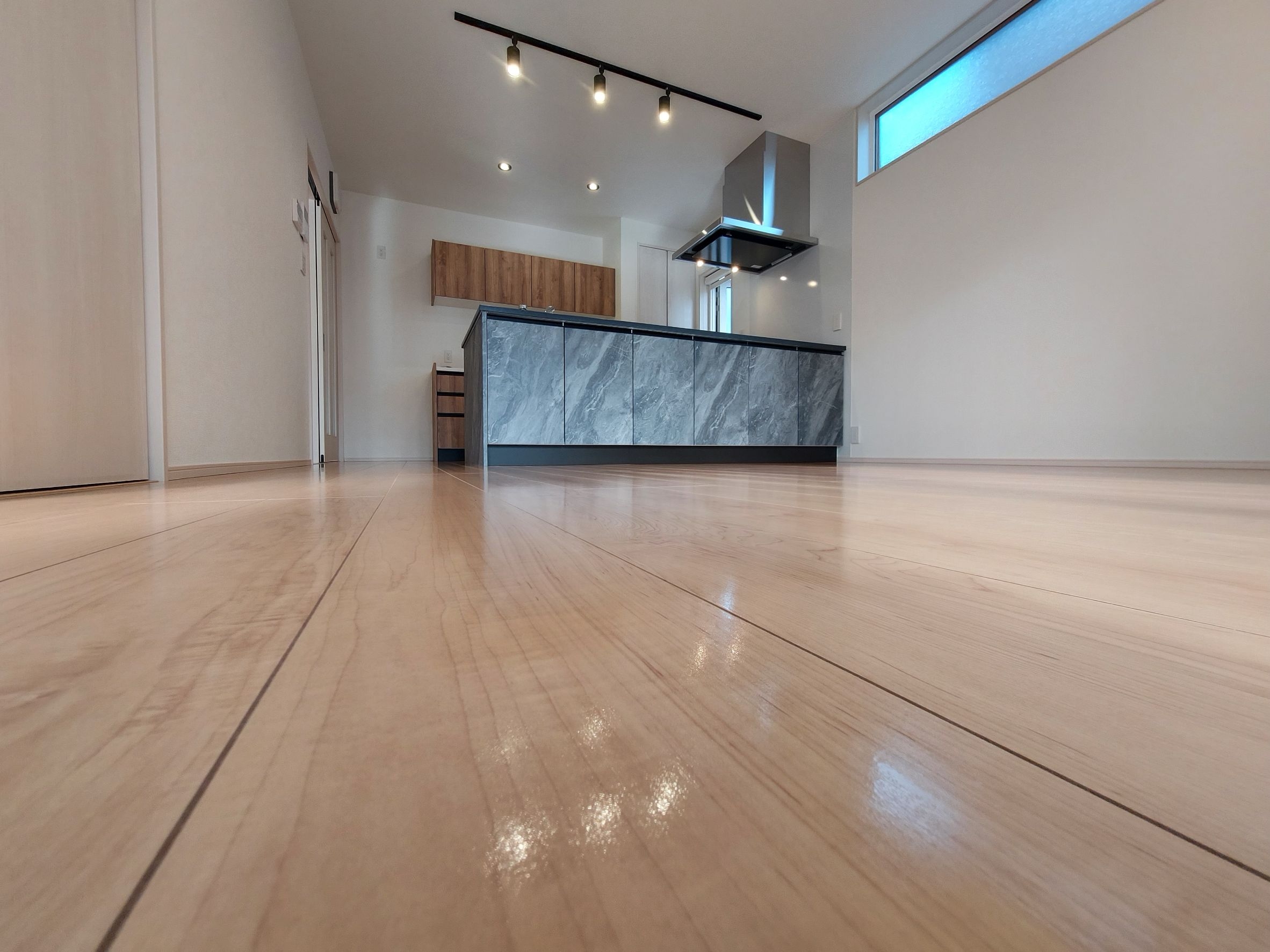 水拭きだけで簡単に汚れが落ちる床