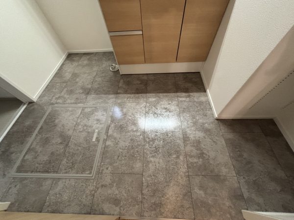 アクアフロアコート施工後:撥水効果抜群・薬品に強く安心できる床に