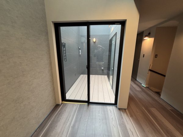 カーテンレール取り付け作業のビフォーアフター