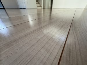 マットな仕上がりで床本来の風合いを生かした仕上がりのガラスコーティング