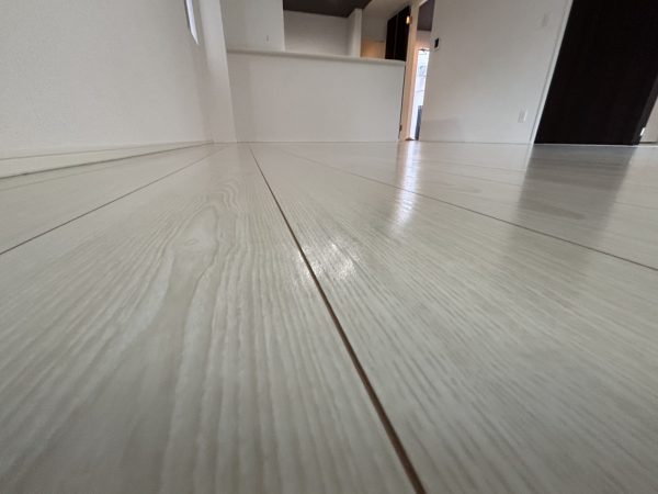 施工後:キズ・汚れ・薬品に強く安心できる床に