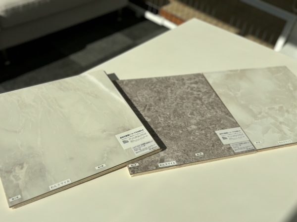 小型犬から大型犬まで、みんなが安心して歩ける床わんスマイルコート