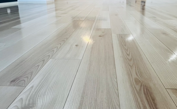 小型犬から大型犬まで、みんなが安心して歩ける床わんスマイルコート