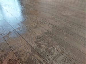 ワックスは短期保護・定期塗り替えが必要・黒ずみの原因に