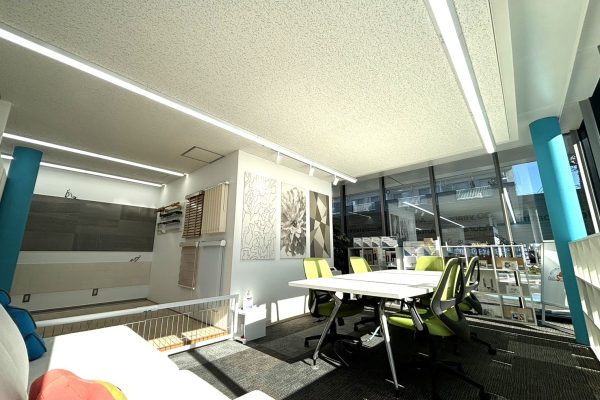 フロアコーティングを実際に見て触れるショールーム
