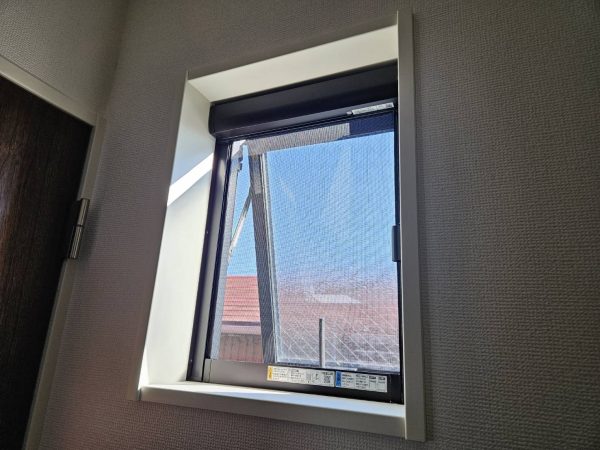 神奈川県茅ケ崎市 フロアコーティング　網戸取付