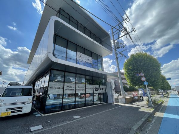 フロアコーティングを実際に見て触れるショールーム
