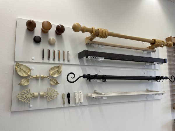 アップライフショールーム、ロールスクリーン／カーテンレール／エコカラットなどのインテリアオプションも展示しており、新築～リフォームまでトータルで相談可能