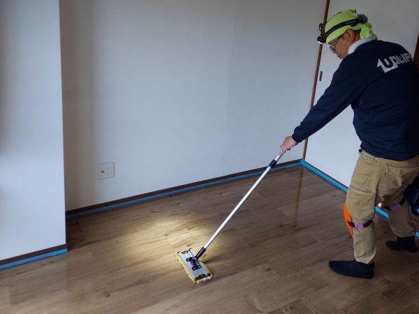 福島県郡山市 フロアコーティング 施工中 わんスマイルコート