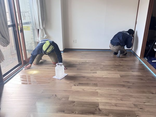 福島県郡山市 フロアコーティング 施工中 わんスマイルコート