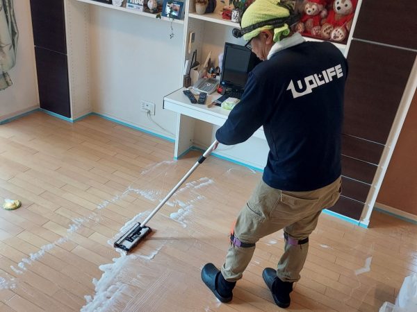 福島県郡山市フロアコーティング 施工中 わんスマイルコート