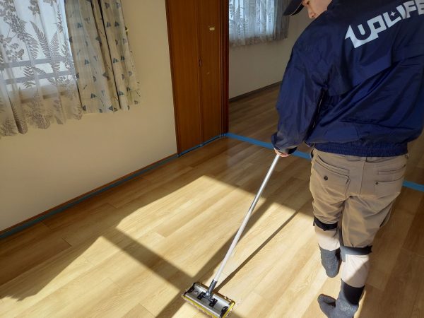 宮城県仙台市青葉区 フロアコーティング 施工中 ガラスUVコーティング