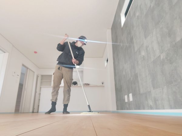 群馬県安中市フロアコーティング 施工中 わんスマイルコート