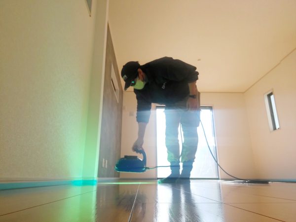 群馬県安中市フロアコーティング 施工中 わんスマイルコート