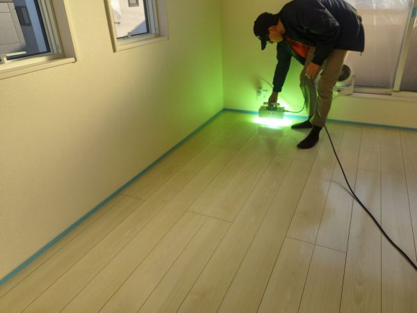 東京都府中市 フロアコーティング 施工中 ガラスUVコーティング