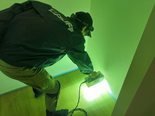 横浜市港北区 フロアコーティング 施工中 ガラスUVコーティング