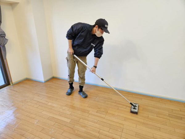 さいたま市北区 フロアコーティング 剥離清掃中　 UVコーティング