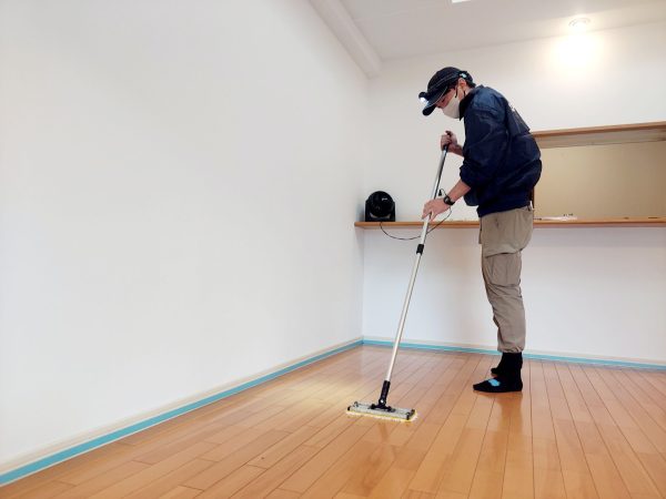 さいたま市北区 フロアコーティング 施工中　 UVコーティング