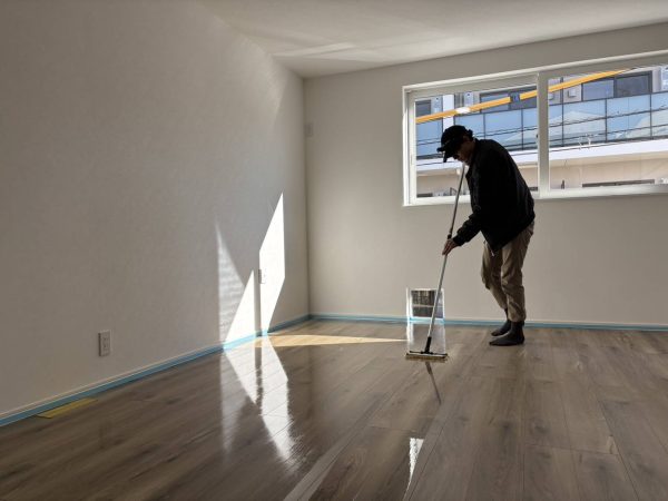 川崎市中原区 フロアコーティング 施工中 わんスマイルコート