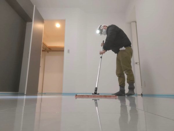 横浜市金沢区 フロアコーティング 施工中の様子