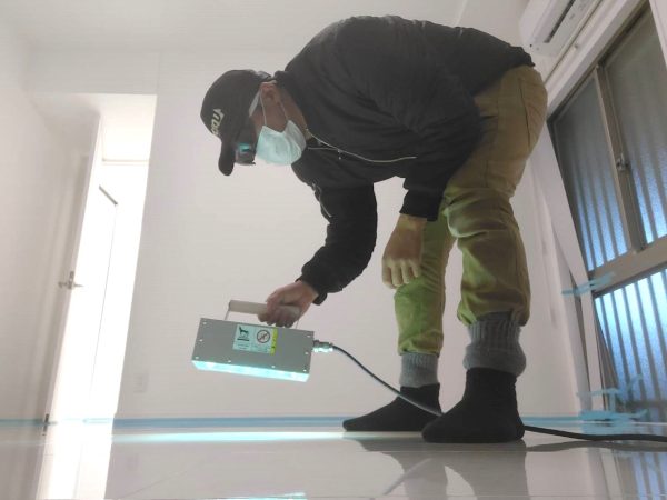 横浜市金沢区 フロアコーティング 施工中の様子