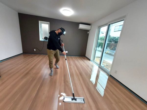 千葉県柏市 フロアコーティング 施工中の様子