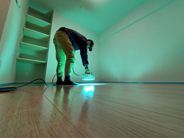 東京都葛飾区 フロアコーティング 施工中 UVコーティング