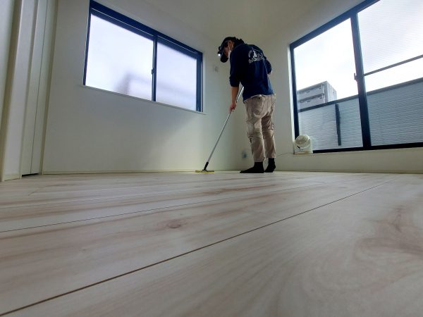 埼玉県蕨市フロアコーティング 施工中 ガラスコーティング