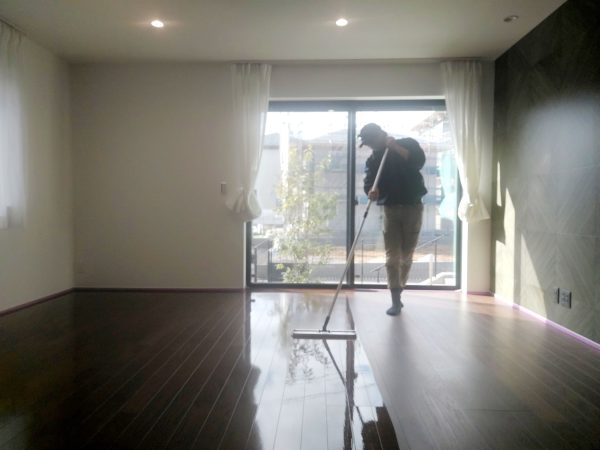 千葉県千葉市中央区 フロアコーティング 施工中 ガラスUVコーティング