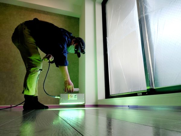 東京都渋谷区 フロアコーティング 施工中 わんスマイルコート