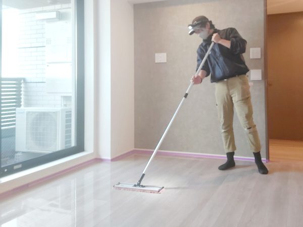 東京都渋谷区 フロアコーティング 施工中 わんスマイルコート