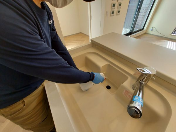 埼玉県川口市フロアコーティング 施工中 ガラスコーティング