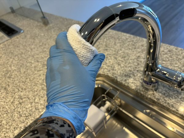 東京都板橋区 フロアコーティング 施工中 ガラスUVコーティング