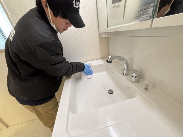 千葉県千葉市美浜区フロアコーティング 施工中の様子