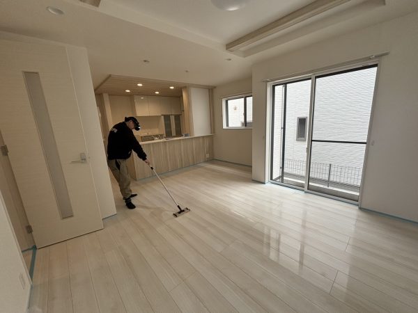 千葉県千葉市美浜区フロアコーティング 施工中の様子